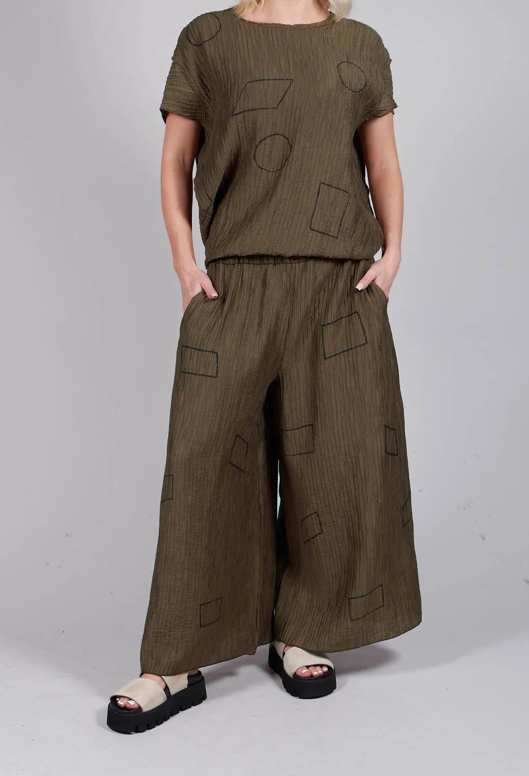 Crinkle Geometric Trousers in Ciocco