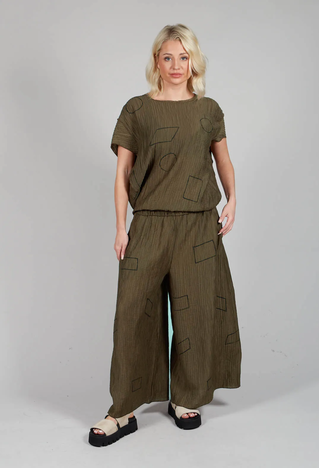 Crinkle Geometric Trousers in Ciocco