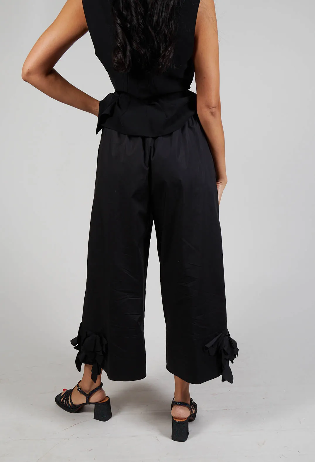 Frill Hemmed Trousers in Black