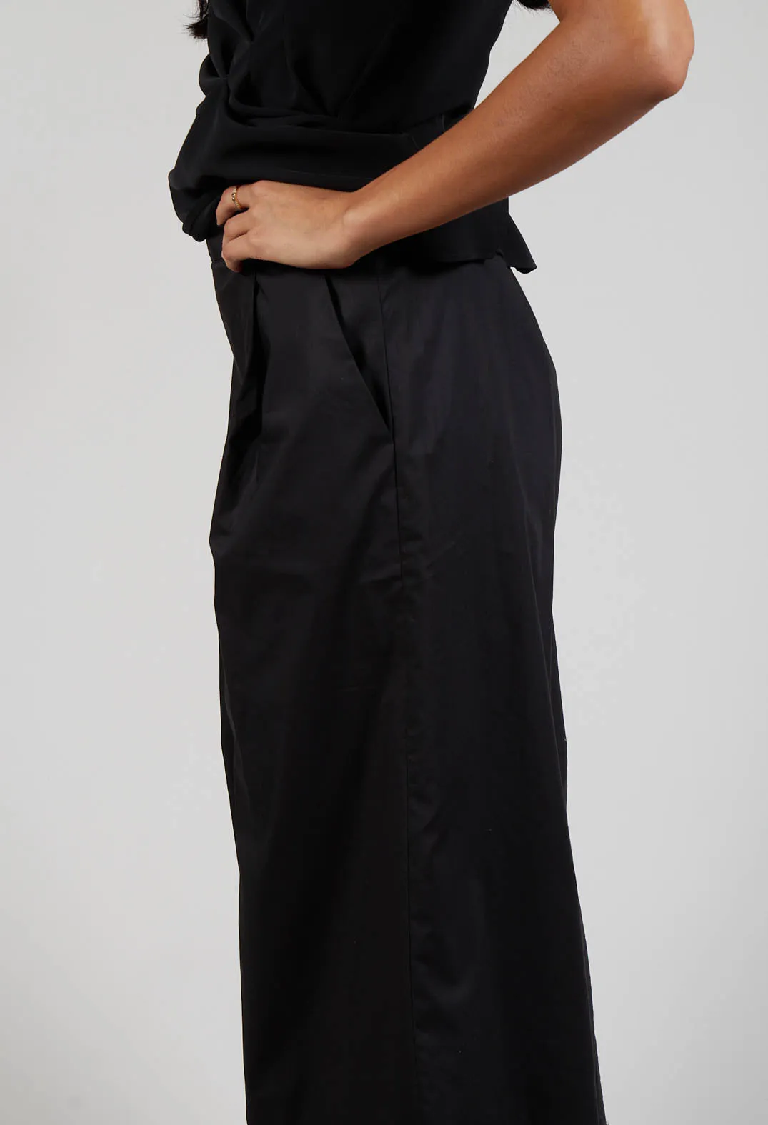 Frill Hemmed Trousers in Black