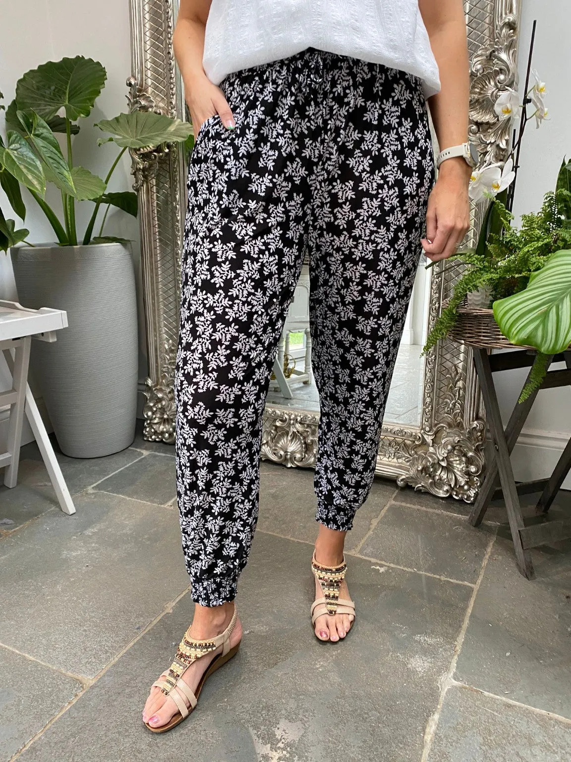 Lightweight Leaf Print Trousers Pia