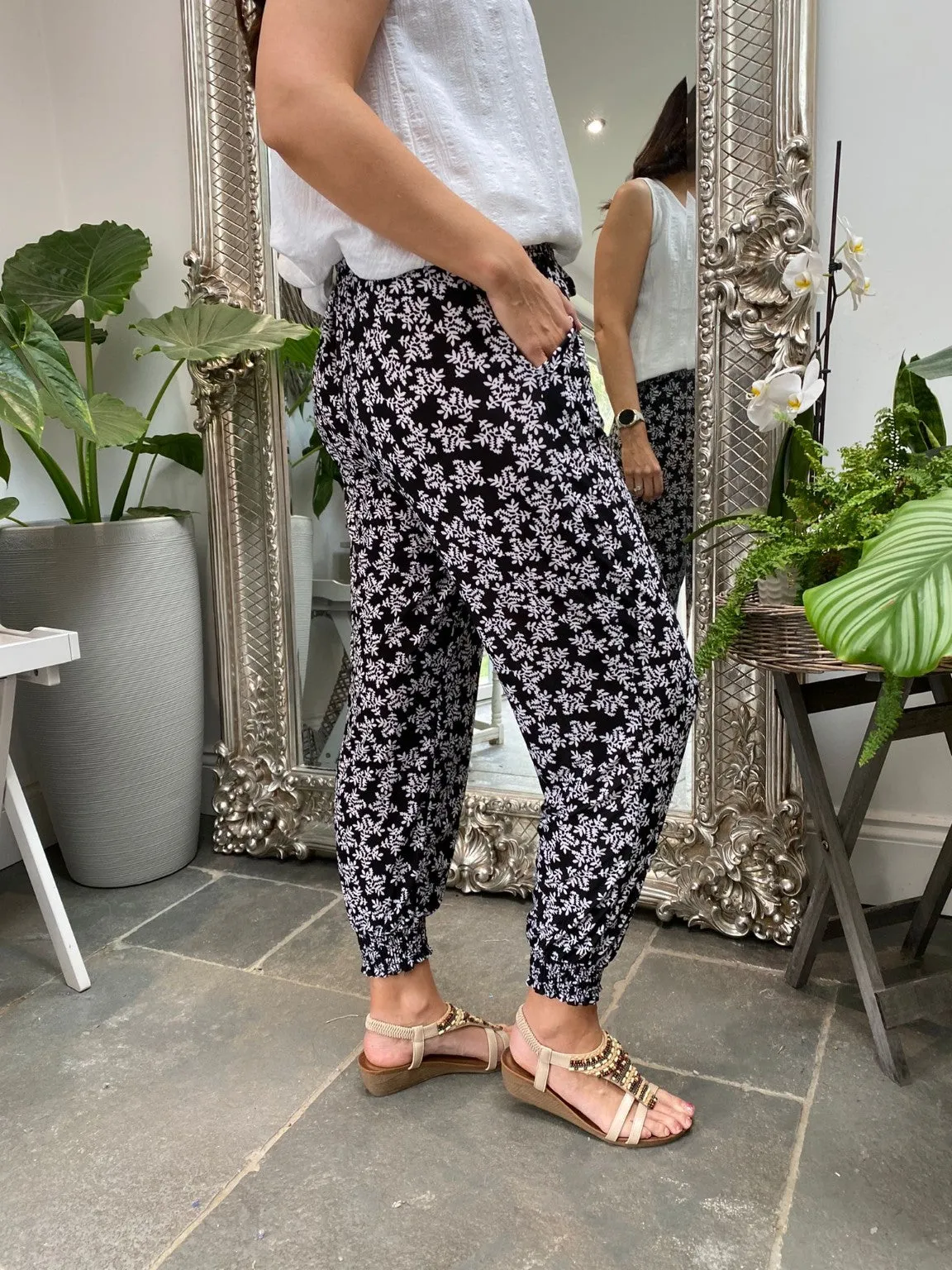 Lightweight Leaf Print Trousers Pia