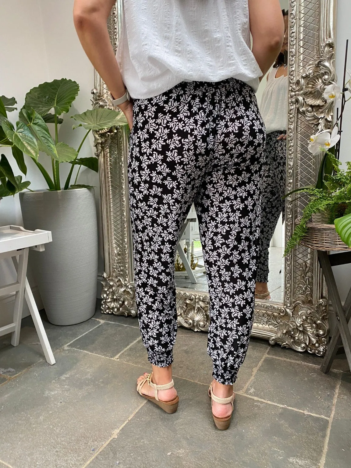 Lightweight Leaf Print Trousers Pia