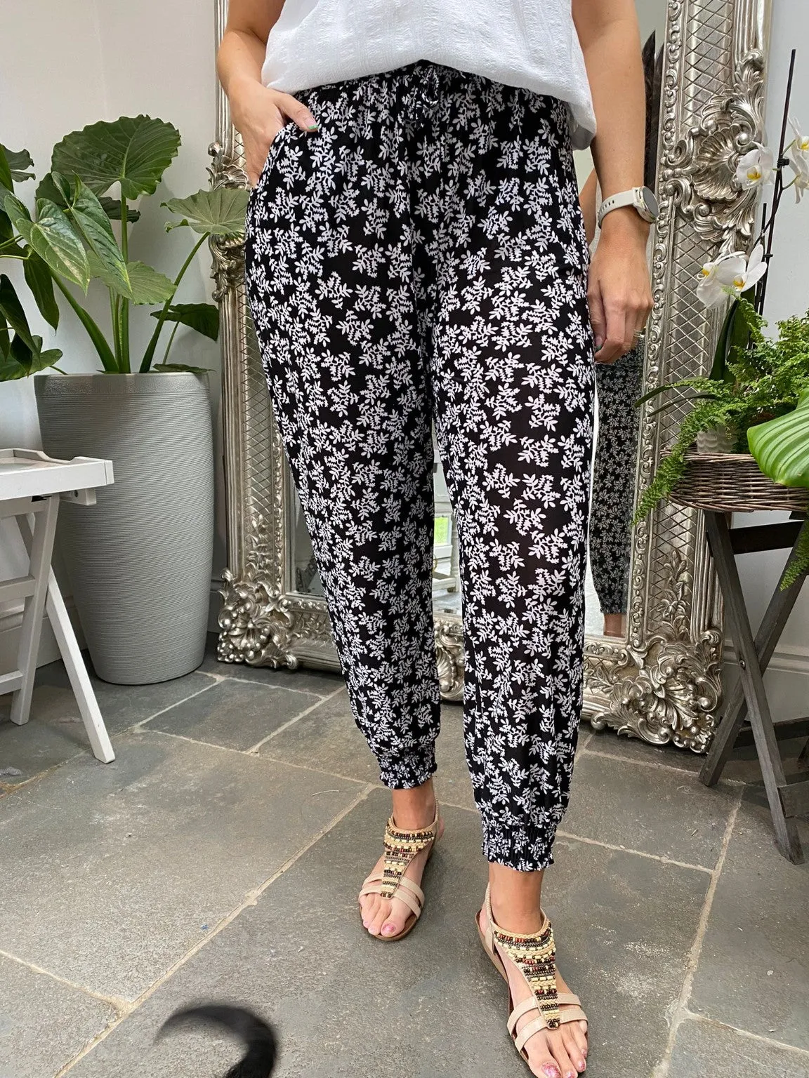 Lightweight Leaf Print Trousers Pia