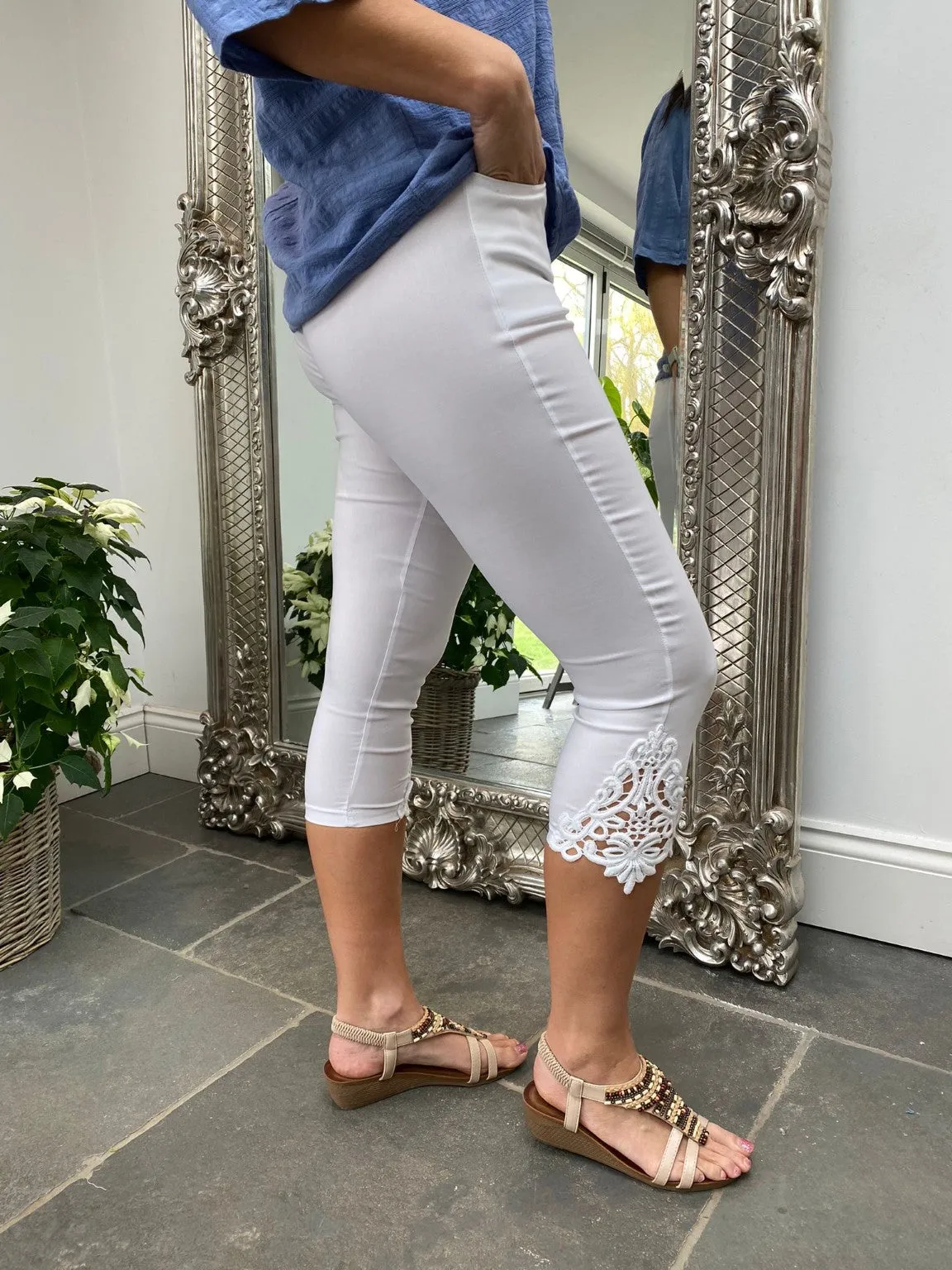 OLD-Lace Capri Pants